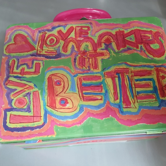 LUSH "Love Makes it Better" TIN - Picture 4 of 4